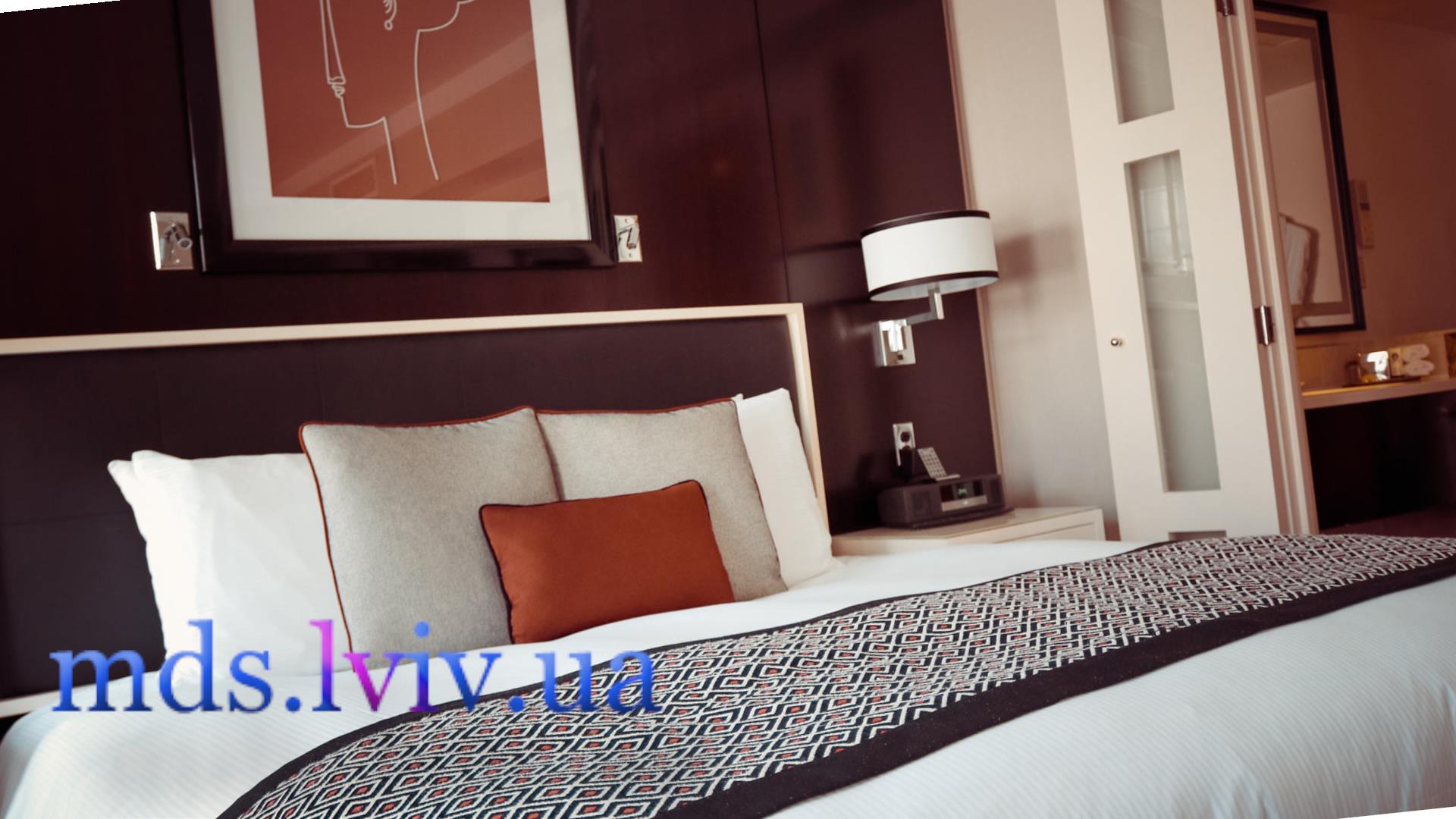 Повісити картину на стіну Львів