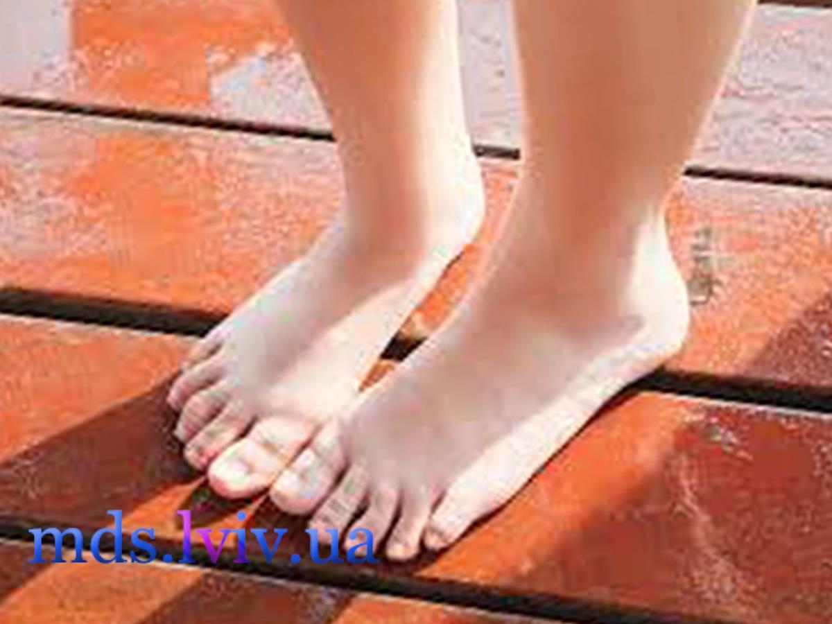 Готова електрична тепла підлога під плиткою після монтажу