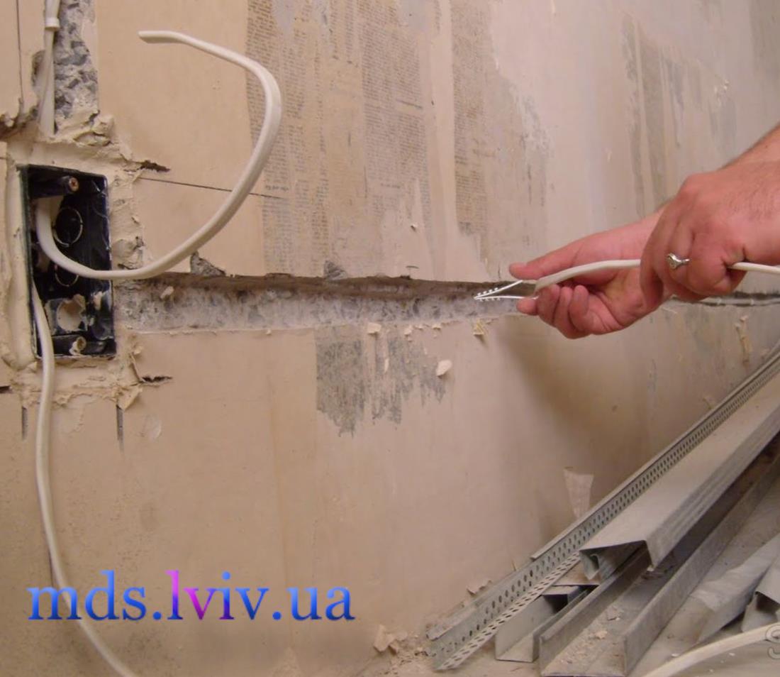 Підключення люстри та перевірка освітлення після монтажу