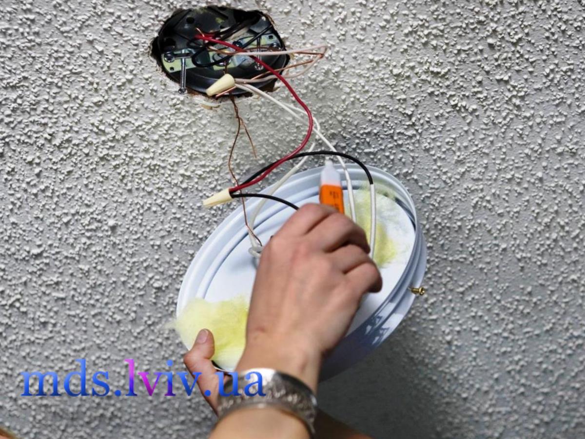 Повісити світильник Львів