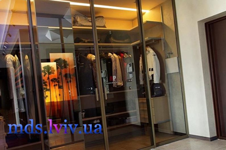 Сучасний ремонт коридору в будинку Львів