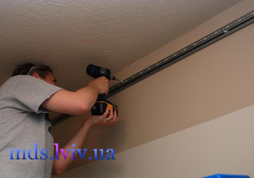 Монтаж поличок Львів