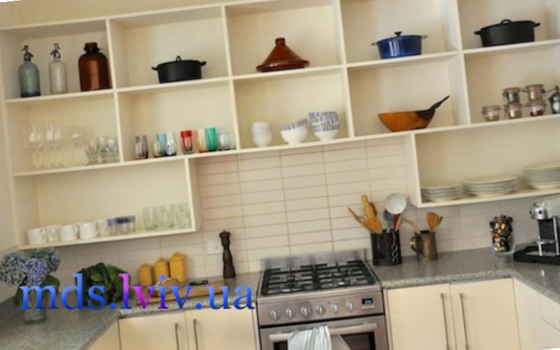 Монтаж поличок Львів