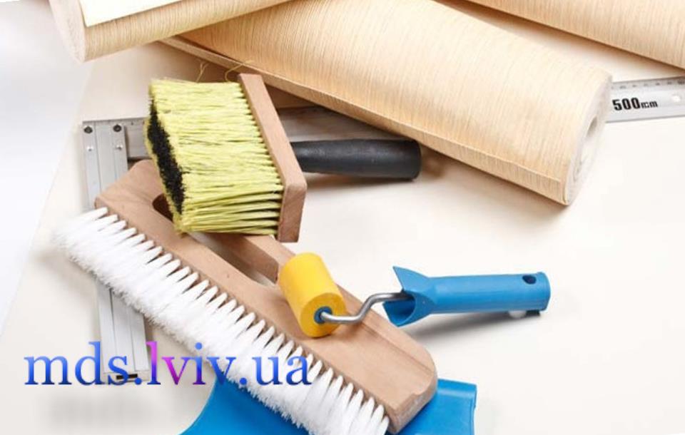 Поклейка шпалер Львів