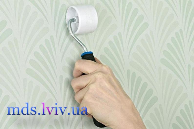 Поклейка шпалер Львів