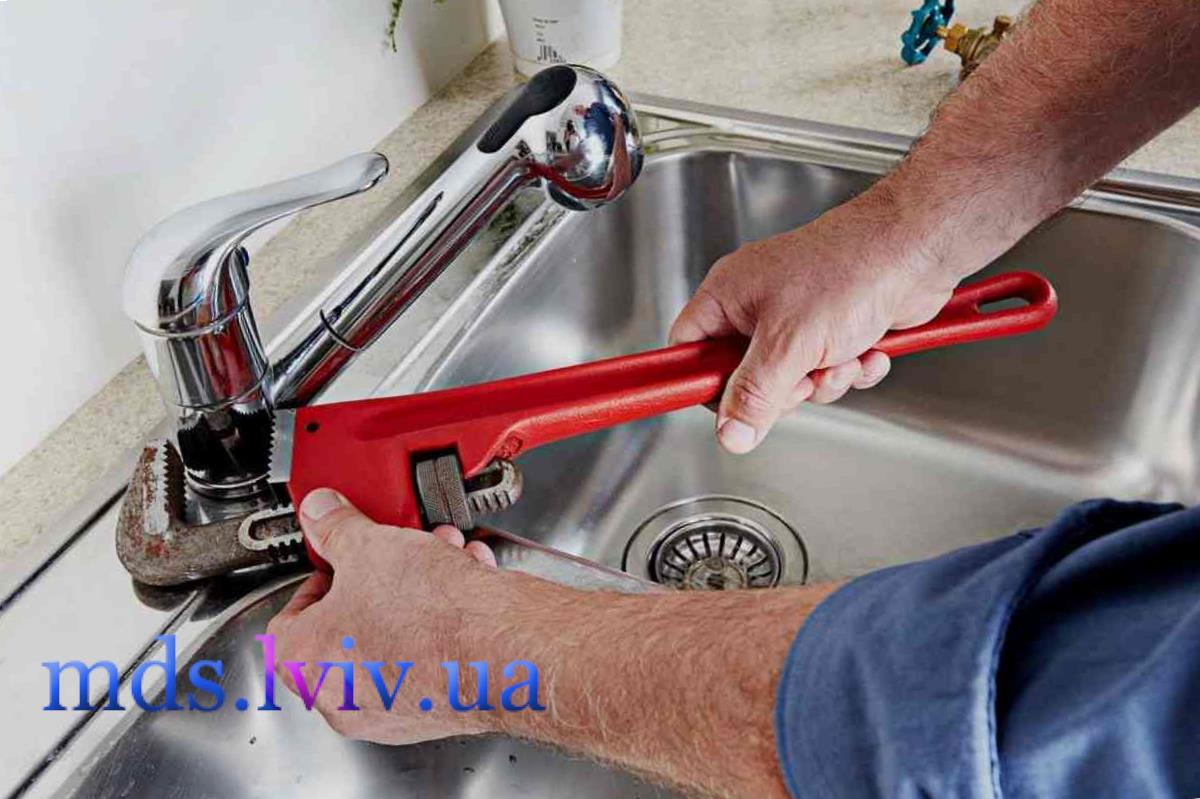Встановлення кухонного змішувача на мийці