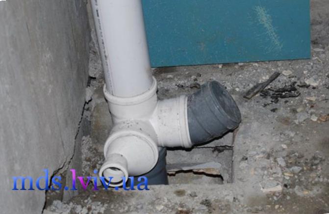 Вузол переходу з чавуну на пластик з герметизацією