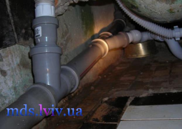 Пластикові каналізаційні труби та з’єднання для оновлення системи