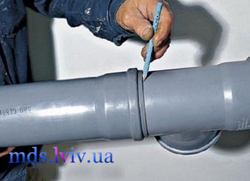 розведення каналізаційних труб у санвузлі