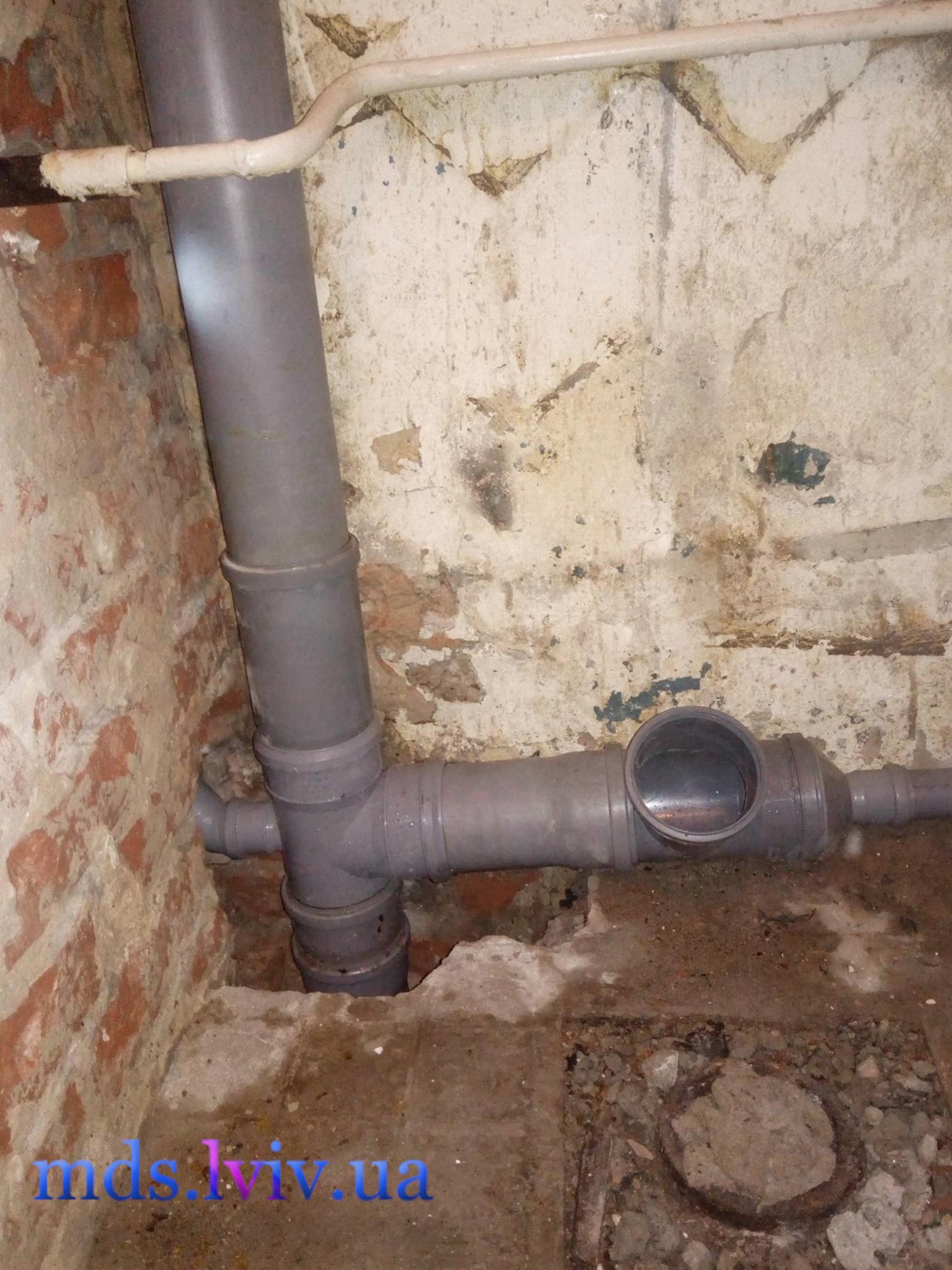 монтаж каналізаційного стояка у квартирі