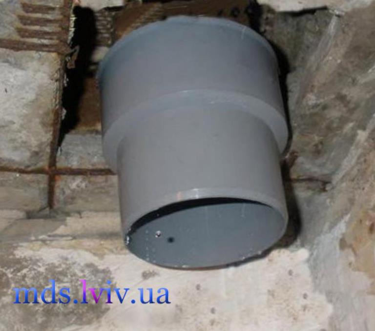 демонтаж старого стояка каналізації