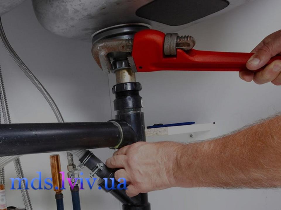 пральна машина у ванній кімнаті