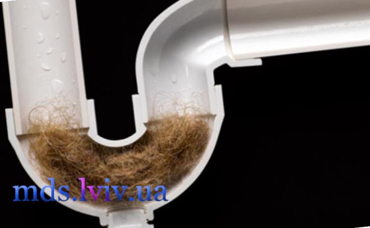 робота майстра MDS з прочистки каналізації