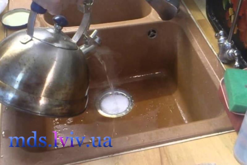 Прочистка стояка та зливу в квартирі