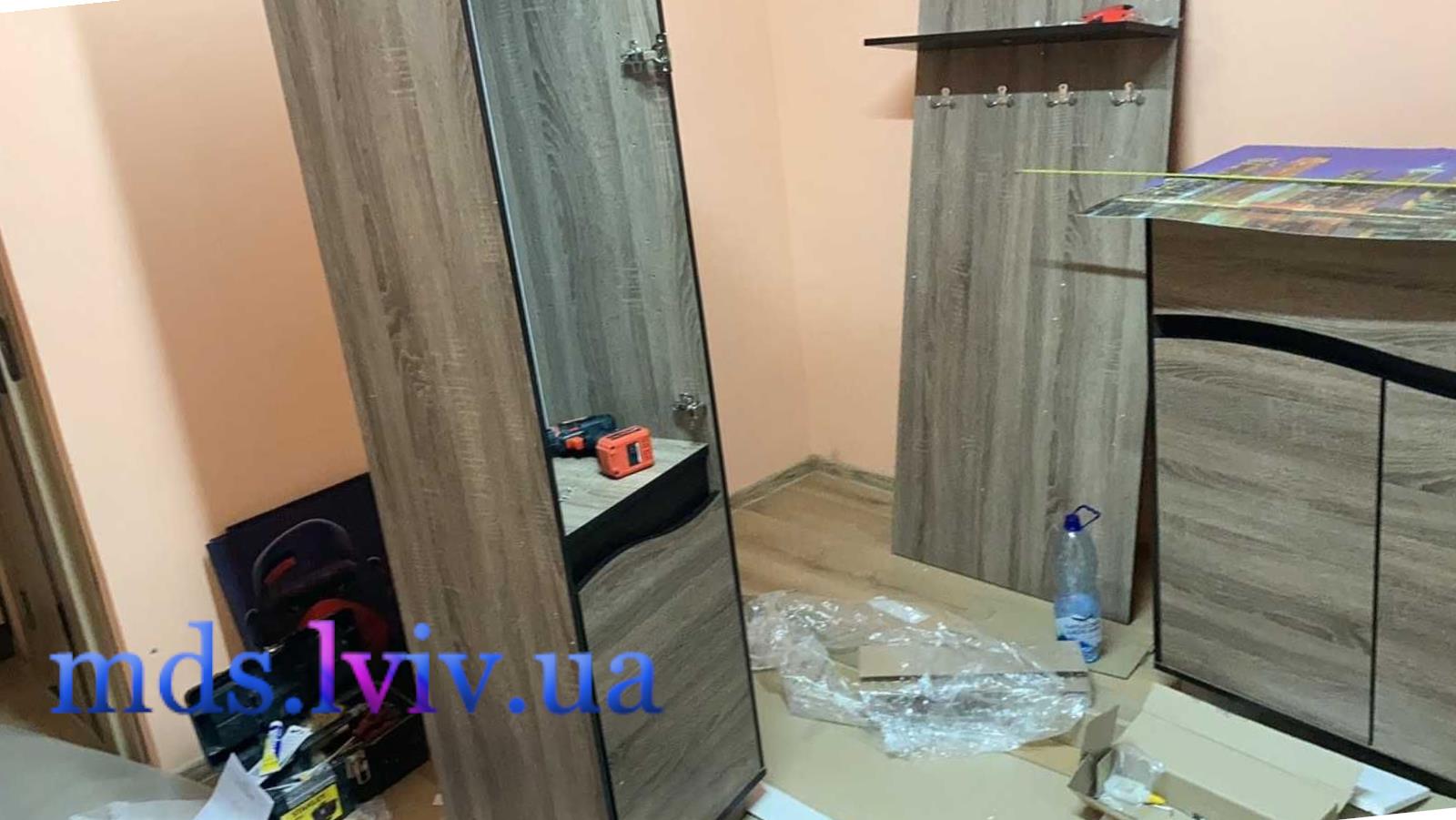 Ремонт шафи купе вдома Львів