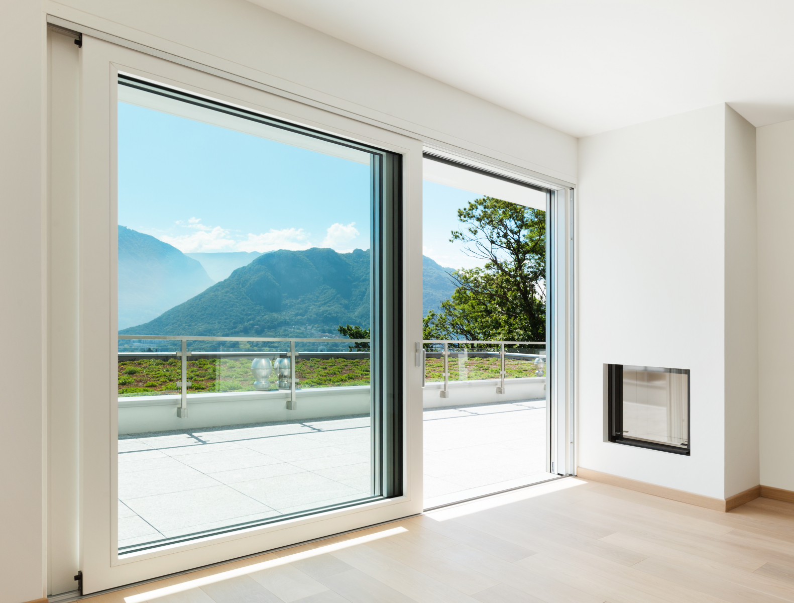 Чи захищають розсувні балконні двері від холоду?