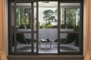 Чи захищають розсувні балконні двері від холоду?