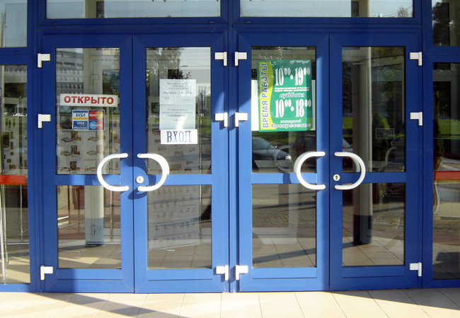 Які вибрати двері – пластикові (ПВХ) або алюмінієві (AL)?