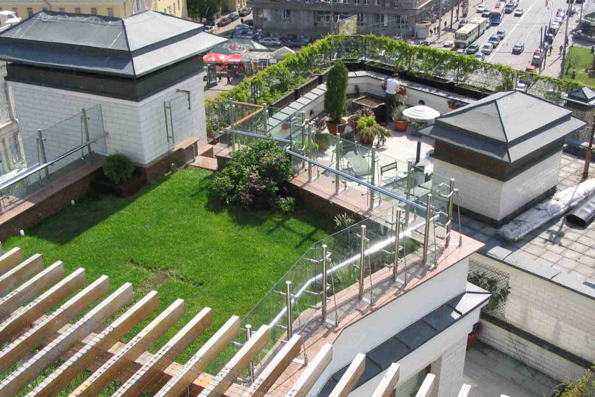 Відкриті тераси на даху: місце для літнього відпочинку