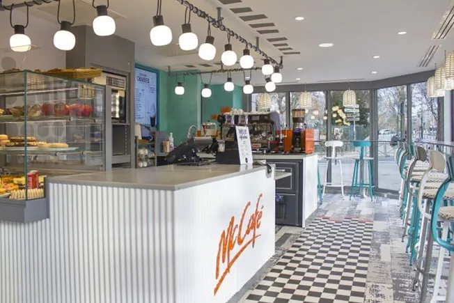 Паола Навон переробляє Макдональдс: унікальний дизайнерський погляд на брендинг