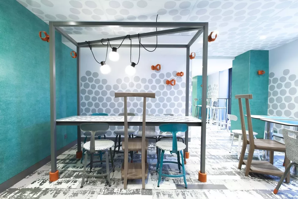 Паола Навон переробляє Макдональдс: унікальний дизайнерський погляд на брендинг