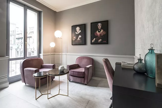 Рожевий та зелений в інтер’єрі вітальні: 33 стильні рішення для натхнення