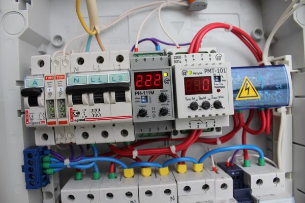 ТОП-13 найкращих реле напруги: як вибрати, ціни, рейтинг