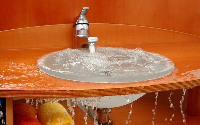 Засмічена раковина на кухні що робити - поради щодо самостійного прочищення