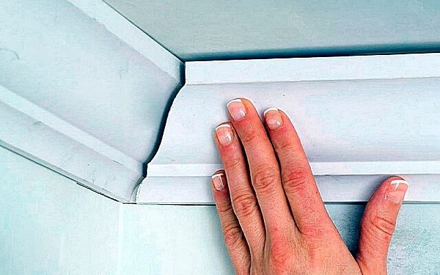 Як зробити кут стельового плінтуса - варіанти з використанням стусла і без нього