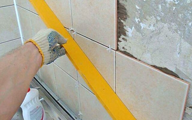 Як класти плитку на стіну своїми руками - покрокова інструкція для початківців