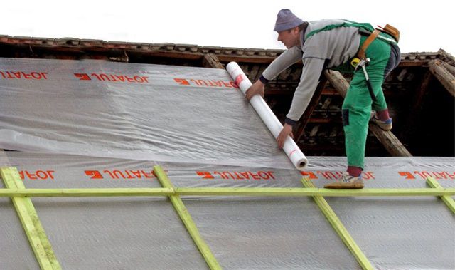 Гідроізоляційна плівка для покрівлі, вибір та монтаж - що важливо знати