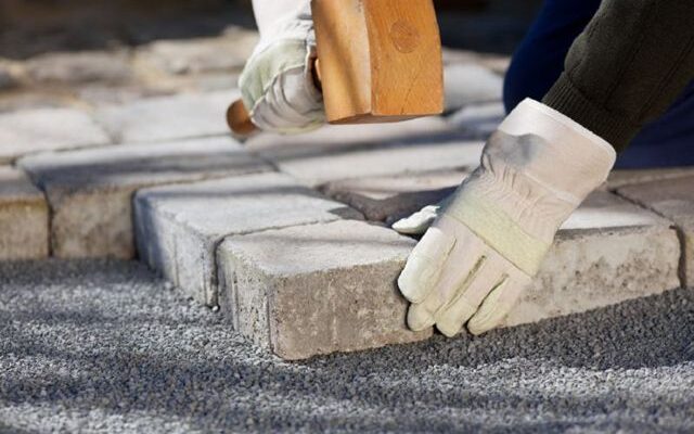 Укладання бруківки своїми руками. Покрокова інструкція для новачків