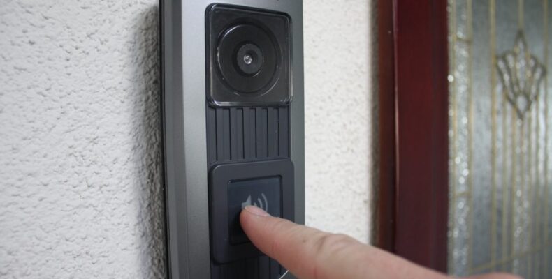 Відеодзвінок на двері - види, моделі, монтаж своїми руками!