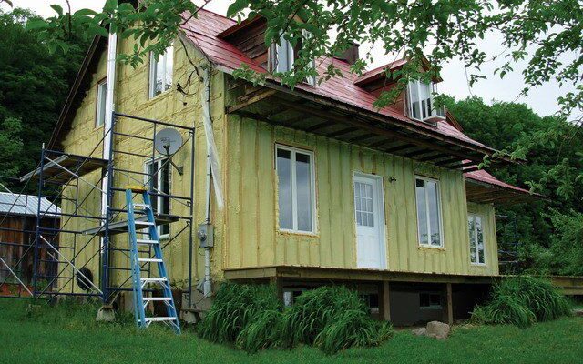 Утеплення пінополіуретаном своїми руками - секрети технології