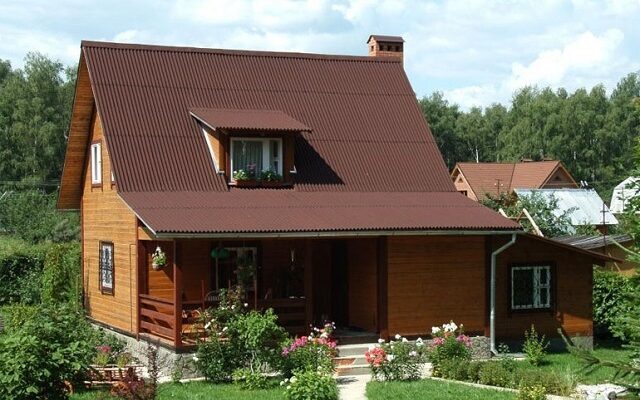 Чим покрити дах на дачі - вибираємо недорогий, але якісний варіант