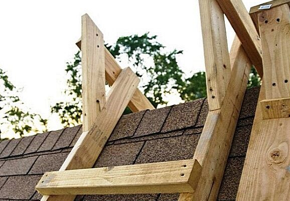 Як зробити складні сходи на коник даху - розглядаємо варіанти