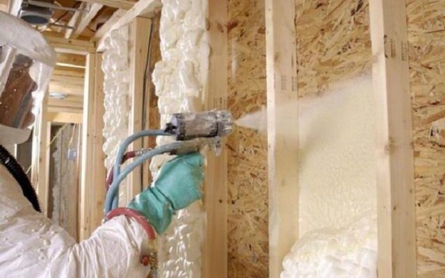 Утеплення пінополіуретаном плюси та мінуси - розуміємось на нюансах.