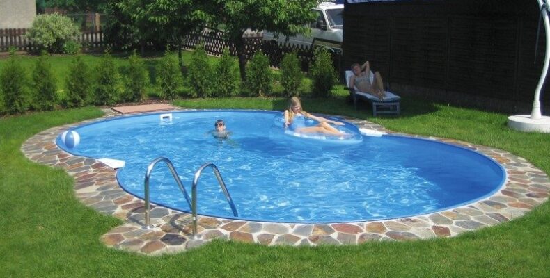 Що додати до вуличного басейну, щоб вода не цвіла