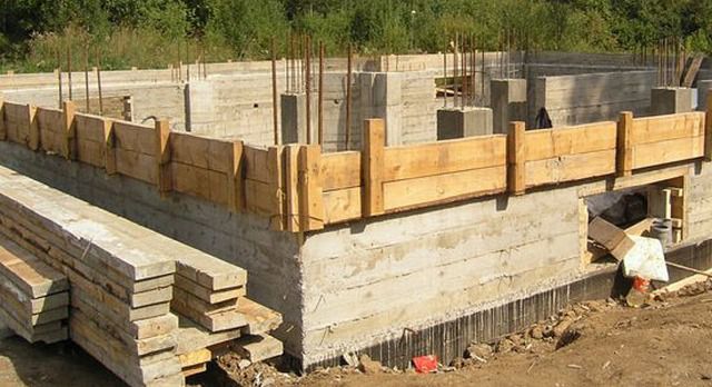 Коли знімати опалубку після заливання бетону – знаємося на нюансах.