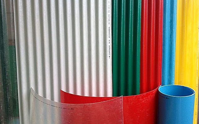 Пластиковий шифер: різновиди та інструкція з монтажу своїми силами