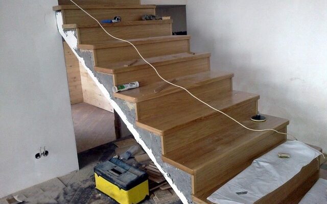 Оздоблення бетонних сходів деревом - як виконати самостійно