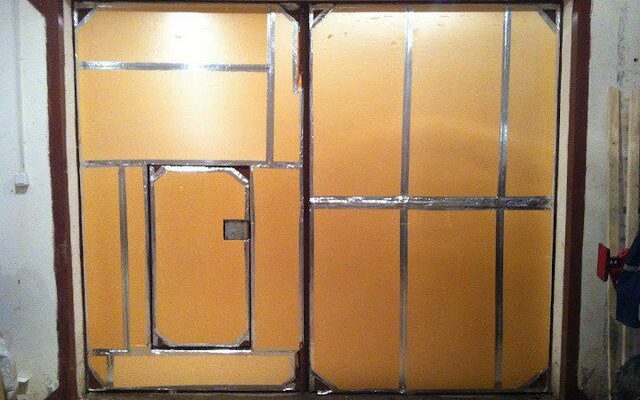 Як утеплити гаражні ворота пінопластом - покрокова інструкція