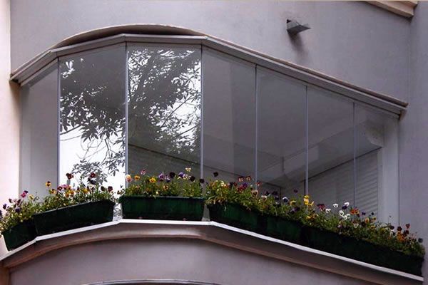 Скління балкона своїми руками – 2 варіанти, інструкції!
